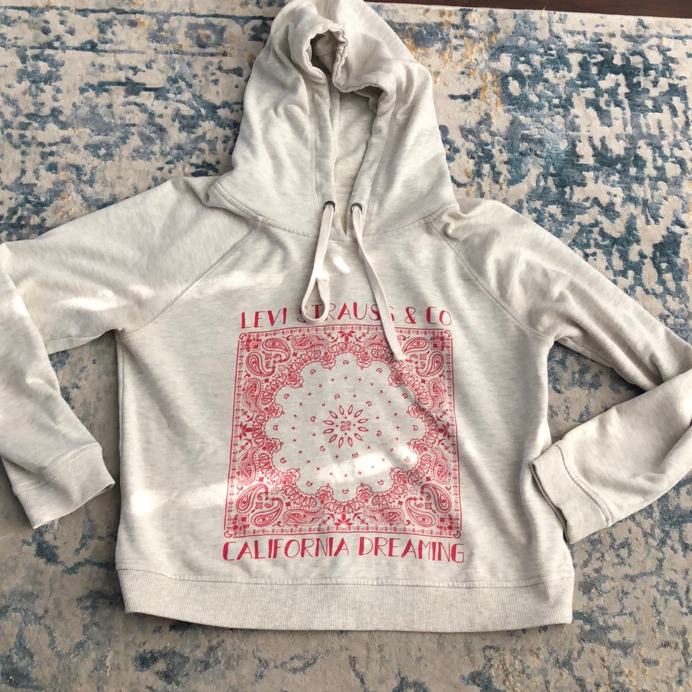 Super cute Levi’s sweatshirt